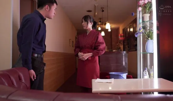 Chị chủ nhà nghỉ julia và những tên chủ nợ khó tính